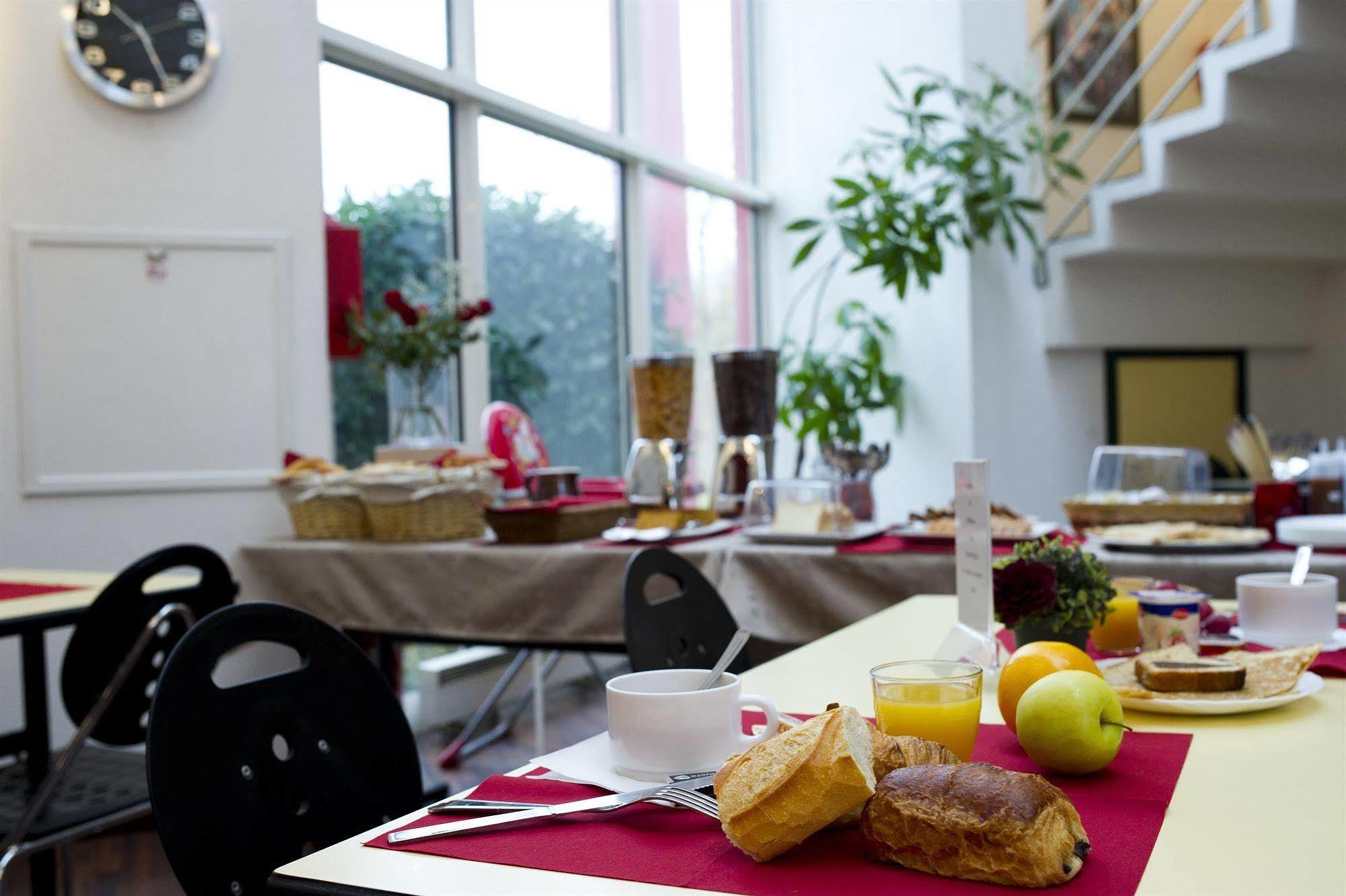 Hotel Cerise Auxerre Moneteau Bagian luar foto