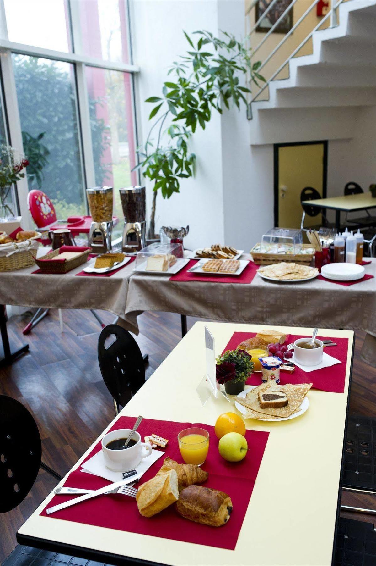 Hotel Cerise Auxerre Moneteau Bagian luar foto