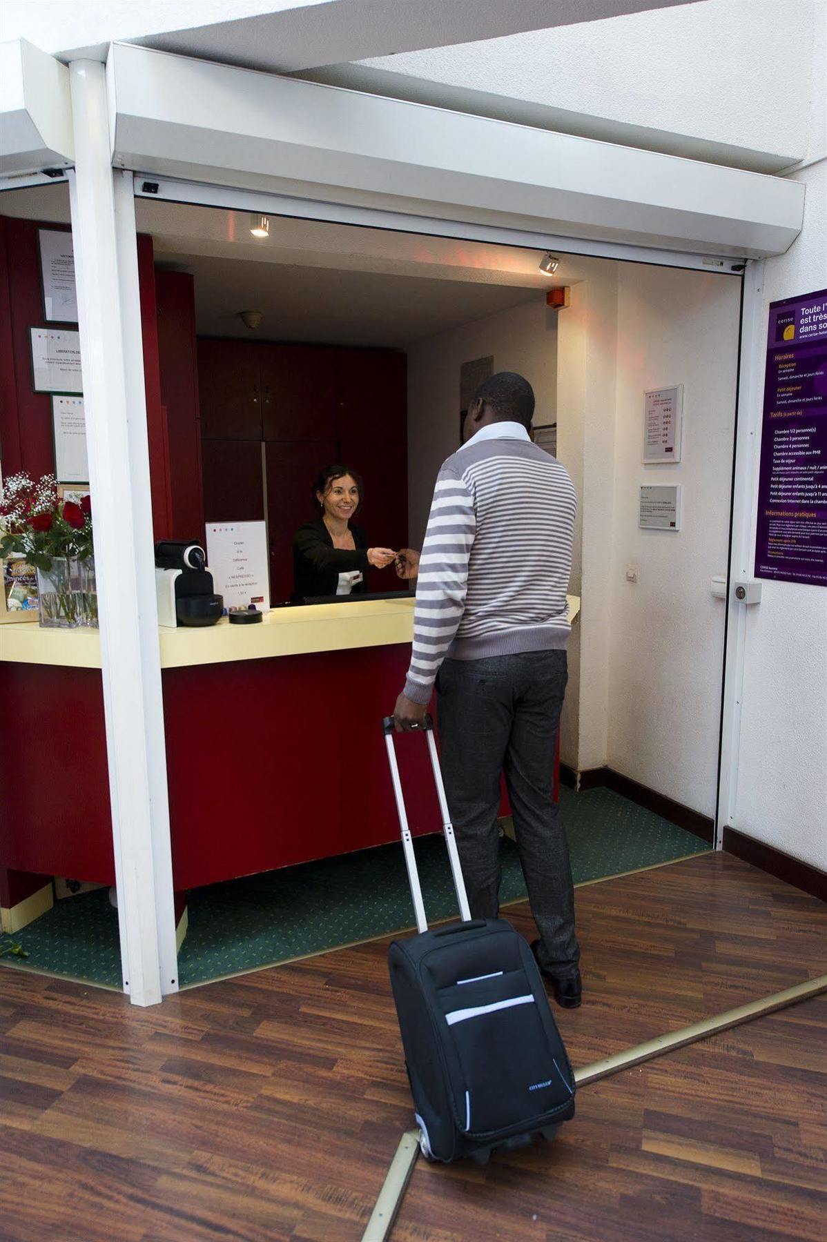 Hotel Cerise Auxerre Moneteau Bagian luar foto